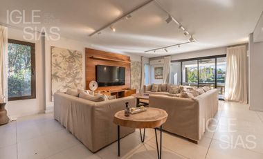 Casa en venta a la laguna en La Isla, Nordelta