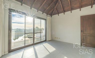 Casa en venta a la laguna en La Isla, Nordelta