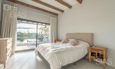 Casa en venta a la laguna en La Isla, Nordelta