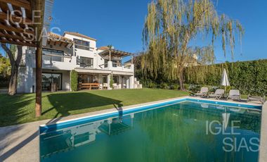 Casa en venta a la laguna en La Isla, Nordelta