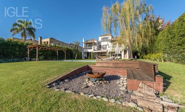 Casa en venta a la laguna en La Isla, Nordelta