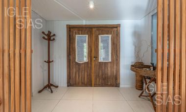 Casa en venta a la laguna en La Isla, Nordelta
