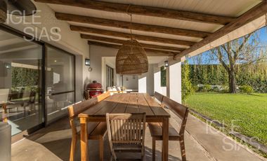 Casa en venta a la laguna en La Isla, Nordelta