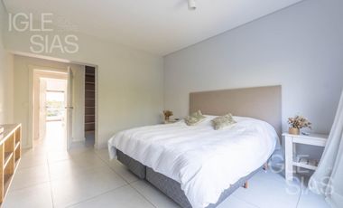 Casa en venta a la laguna en La Isla, Nordelta