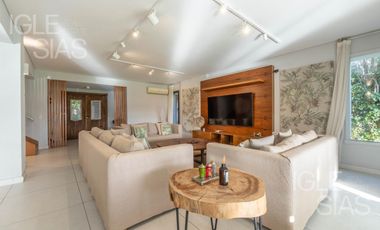 Casa en venta a la laguna en La Isla, Nordelta