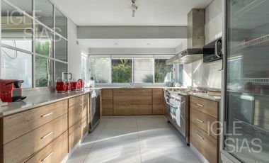 Casa en venta a la laguna en La Isla, Nordelta