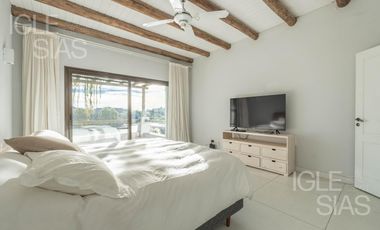 Casa en venta a la laguna en La Isla, Nordelta
