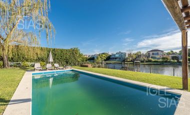 Casa en venta a la laguna en La Isla, Nordelta
