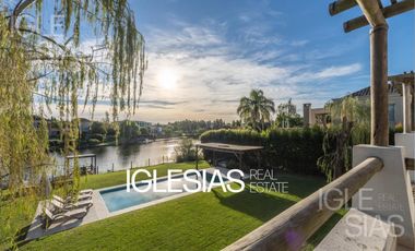 Casa en venta a la laguna en La Isla, Nordelta