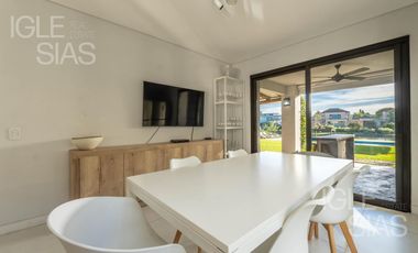 Casa en venta a la laguna en La Isla, Nordelta
