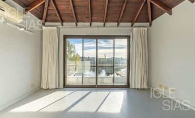 Casa en venta a la laguna en La Isla, Nordelta