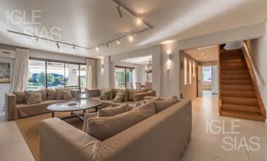 Casa en venta a la laguna en La Isla, Nordelta