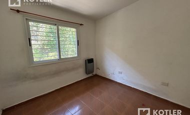 Chalet de 6 amb. s/excelente lote de 10x72m. en Temperley Este