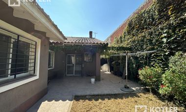 Chalet de 6 amb. s/excelente lote de 10x72m. en Temperley Este
