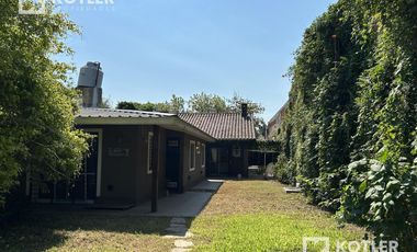 Chalet de 6 amb. s/excelente lote de 10x72m. en Temperley Este
