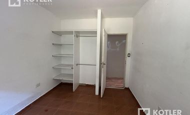 Chalet de 6 amb. s/excelente lote de 10x72m. en Temperley Este