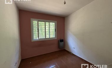 Chalet de 6 amb. s/excelente lote de 10x72m. en Temperley Este
