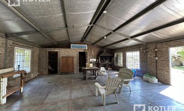 Chalet de 6 amb. s/excelente lote de 10x72m. en Temperley Este