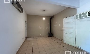 Chalet de 6 amb. s/excelente lote de 10x72m. en Temperley Este