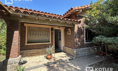 Chalet de 6 amb. s/excelente lote de 10x72m. en Temperley Este