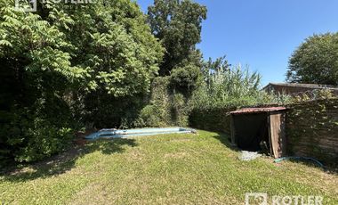 Chalet de 6 amb. s/excelente lote de 10x72m. en Temperley Este