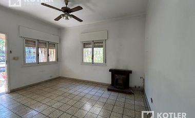 Chalet de 6 amb. s/excelente lote de 10x72m. en Temperley Este