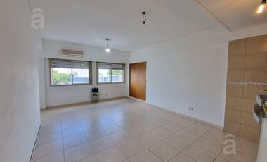 Departamento en Alquiler en Villa Ballester - Monoambiente muy luminoso.