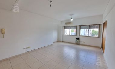 Departamento en Alquiler en Villa Ballester - Monoambiente muy luminoso.