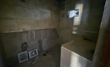 Local comercial con predio, a terminar en zona comercial, zobre ruta, Plottier.