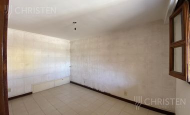 Casa en alquiler o Permuta 4 dormitorios cochera y patio Barrio Schneider