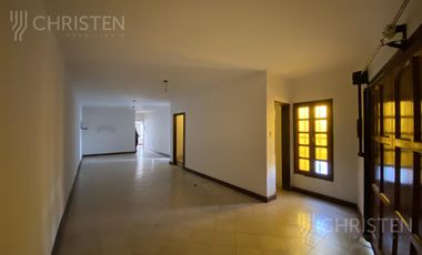 Casa en alquiler o Permuta 4 dormitorios cochera y patio Barrio Schneider
