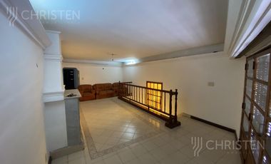 Casa en alquiler o Permuta 4 dormitorios cochera y patio Barrio Schneider