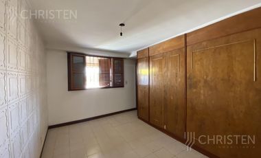 Casa en alquiler o Permuta 4 dormitorios cochera y patio Barrio Schneider