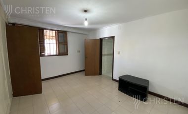 Casa en alquiler o Permuta 4 dormitorios cochera y patio Barrio Schneider