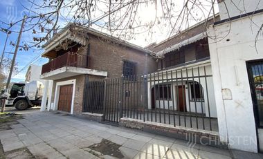 Casa en alquiler o Permuta 4 dormitorios cochera y patio Barrio Schneider