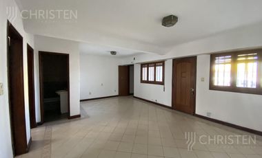 Casa en alquiler o Permuta 4 dormitorios cochera y patio Barrio Schneider