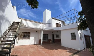 Casa en alquiler o Permuta 4 dormitorios cochera y patio Barrio Schneider