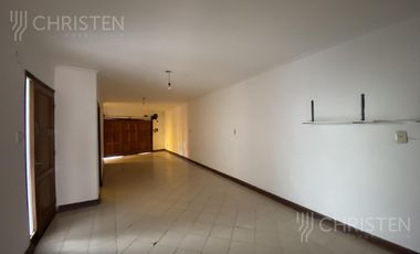 Casa en alquiler o Permuta 4 dormitorios cochera y patio Barrio Schneider