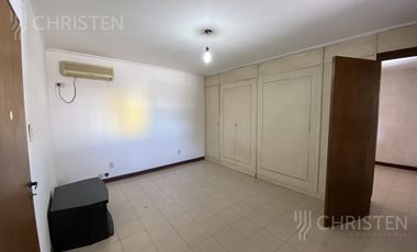 Casa en alquiler o Permuta 4 dormitorios cochera y patio Barrio Schneider