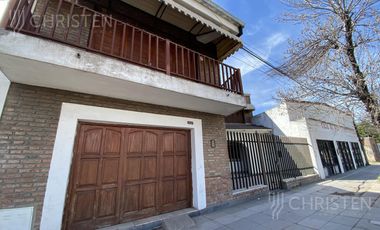 Casa en alquiler o Permuta 4 dormitorios cochera y patio Barrio Schneider