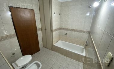 Casa en alquiler o Permuta 4 dormitorios cochera y patio Barrio Schneider