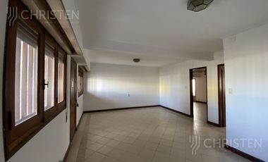 Casa en alquiler o Permuta 4 dormitorios cochera y patio Barrio Schneider