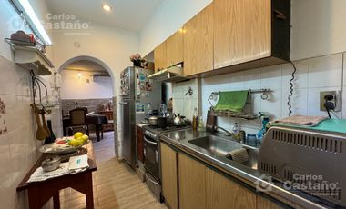PH Tipo Casa Ideal 2 Familias o Renta en PB y PA a 3/C de Av. Maipu.