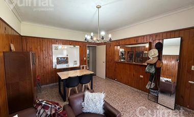 Ph en Florida, barrio la calesita de 3 ambientes 114 metros totales con sotano y patio