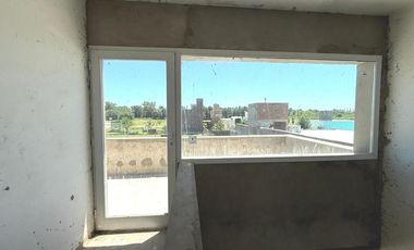 Venta/Apto Credito Casa Dos Dormitorios Cochera Quincho Jardin. Ibarlucea