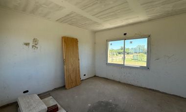 Venta/Apto Credito Casa Dos Dormitorios Cochera Quincho Jardin. Ibarlucea