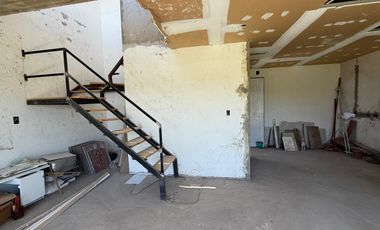 Venta/Apto Credito Casa Dos Dormitorios Cochera Quincho Jardin. Ibarlucea