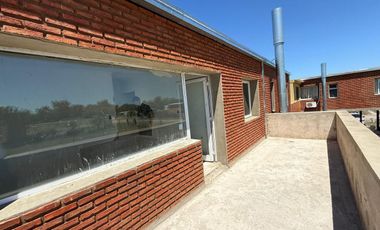 Venta/Apto Credito Casa Dos Dormitorios Cochera Quincho Jardin. Ibarlucea