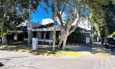 Venta Chalet de 2 dormitorios en Banfield Oeste.