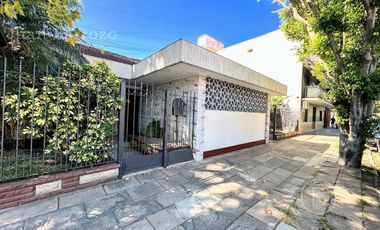 Venta Chalet de 2 dormitorios en Banfield Oeste.